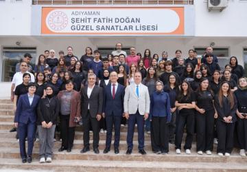 Çin Büyükelçisi Jiang Xuebin, Adıyaman’da Güzel Sanatlar Lisesi öğrencileriyle buluştu