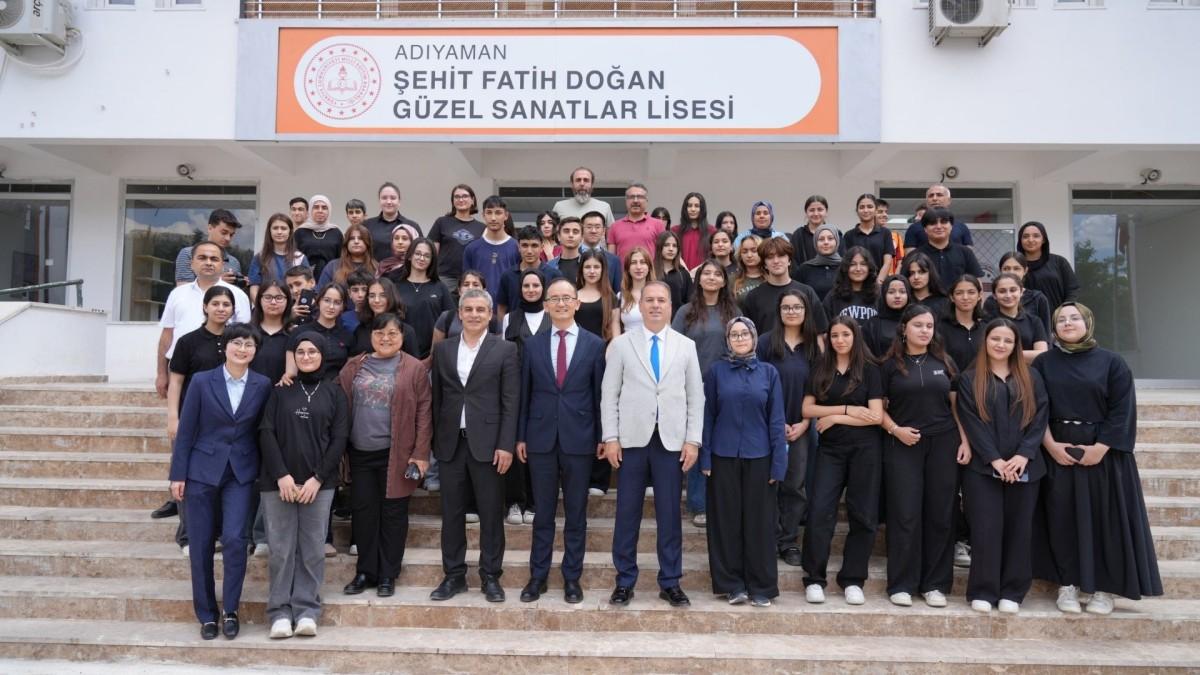 Çin Büyükelçisi Jiang Xuebin, Adıyaman’da Güzel Sanatlar Lisesi öğrencileriyle buluştu