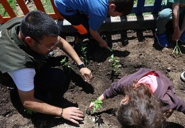 Başkan Çerçioğlu, Otizm Destek Merkezleri'nin Öğrencilerini Ata Tohumlarından Üretilen Fideler ile Buluşturdu