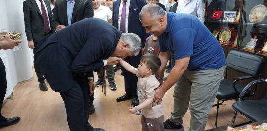 Kâhta Belediyesi’nde bayramlaşma programı yoğun katılımla gerçekleştirildi