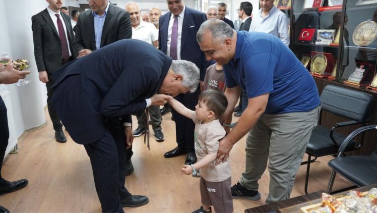 Kâhta Belediyesi’nde bayramlaşma programı yoğun katılımla gerçekleştirildi