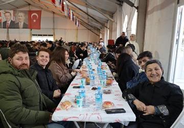 İzmit'in kalbi Büyükşehir Ramazan Çadırı'nda atıyor