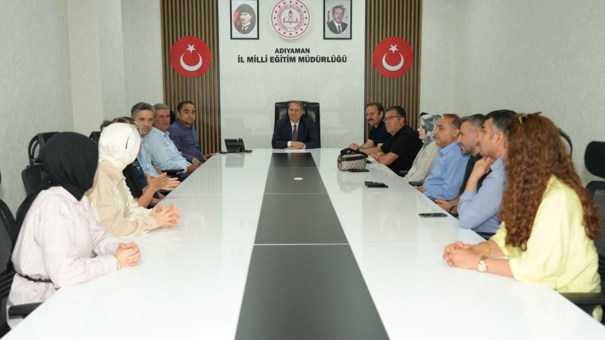 Adıyaman’da Hârezmî Eğitim Modeli uygulayan öğretmenlere katılım belgesi