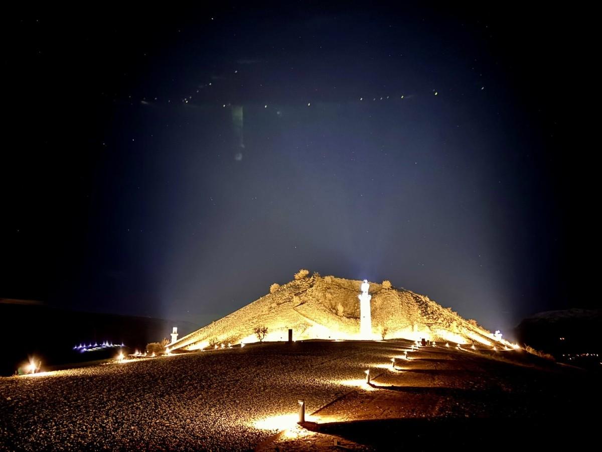 Adıyaman’ın önemli tarihi eserlerinden Karakuş Tümülüsü'nün aydınlatma açılışı gerçekleştirildi