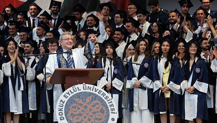 DEÜ Tıp Fakültesi'nde 48. Dönem Mezuniyet Coşkusu Yaşandı