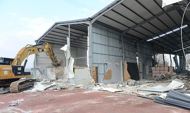 Nilüfer'de 2 kaçak yapı yıkıldı