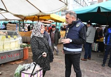 Perşembe Pazarı'nda 'Hoş Geldin Masası' Hizmete Girdi
