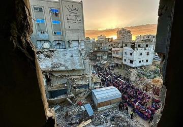 Türk Kızılay Gazze'de Ramazan'ın İlk İftar Sofrasını Kurdu