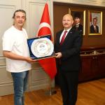 Sanatçı Çelik’ten Adıyaman’da bayram dayanışması - Videolu Haber