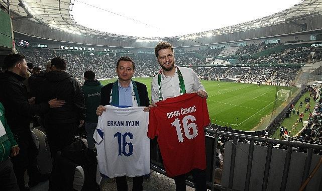 Bursaspor Tribünlerinde Kardeşlik ve Coşku Bir Arada