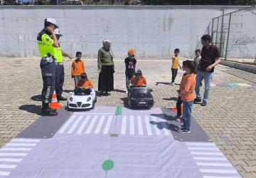 Gölbaşı’nda öğrencilere trafik eğitimi ve polislik mesleği tanıtıldı