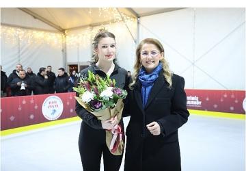 Bakırköy'de açılan Buz Pisti'ne büyük ilgi