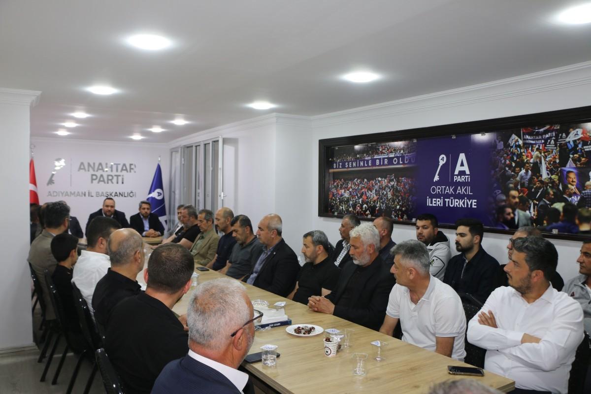 Anahtar Parti Adıyaman İl Başkanlığı’nda bayramlaşma programı düzenlendi - Videolu Haber