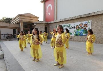 Menderes'te Öğrencilerden Duyarlı Defile