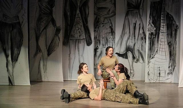 “Kadınca Kararınca" Saray Atatürk Kültür Merkezi'nde sahnelendi