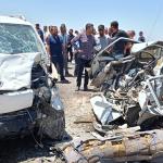 ADIYAMAN (PHA) - Adıyaman’ın Samsat ilçesinde, hafif ticari araç ile otomobilin kafa kafa çarpışmasıyla 3 kişi öldü, 2 kişi yaralandı.