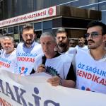 ADIYAMAN (PHA) - Adıyaman’da Hak-İş ve Öz Sağlık-İş Sendikası Adıyaman Şubesi üyeleri tarafından şehitler için Kuran-ı Kerim tilaveti okunarak, dua edildi.