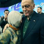 ANKARA (PHA) - Fatma Didar YILDIRIM – Cumhurbaşkanı Recep Tayyip Erdoğan'ın PKK’nın silah bırakma sürecine ilişkin yaptığı tarihi açıklamalar, hem salonda hem kamuoyunda derin yankı uyandırdı.