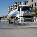 ADIYAMAN (PHA) - Adıyaman Belediyesi Temizlik İşleri Müdürlüğü Ekipleri tarafından, deprem sonrası artan inşaat çalışmalarının neden olduğu tozlanmayı önlemek için Sümerevler Mahallesi Eski Besni Caddesi’nde ve sokaklard...
