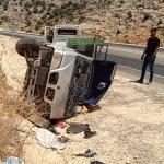 ADIYAMAN (PHA) - Adıyaman'ın Besni ilçesinde devrilen kamyonet sürücüsü ağır yaralandı.