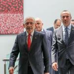 ANKARA (PERRE) - (Sibel TURAN) - CHP'de mutlak butlan kararı sonrası yeniden Genel Merkez'e giden Kemal Kılıçdaroğlu, partililere hitaben yaptığı açıklamada, CHP'nin temiz ve şaibesiz bir kurultayla yoluna devam etmesi g...
