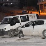 ADIYAMAN (PERRE) - Şeriban ÖZÇAKMAK - Adıyaman'ın Besni ilçesinde üç aracın karıştığı kazada 7 kişi yaralandı.