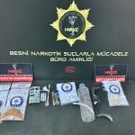 ADIYAMAN (PHA) - Adıyaman’ın Besni İlçe Emniyet Müdürlüğü Narkotik Suçlarla Mücadele Büro Amirliği tarafından uyuşturucu kullanıcıları ve satıcılarına yönelik yapılan son bir ayda yapılan çalışmalarda 14 şüpheli gözaltın...