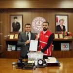 ADIYAMAN (PERRE) - Şeriban ÖZÇAKMAK - Kahta İlçe Millî Eğitim Müdürlüğü koordinesinde, merkez anaokullarının öncülüğünde düzenlenen kermeste toplanan yaklaşık 700 bin TL, Kızılay Kahta İlçe Başkanı Ömer Faruk Dündar'a te...