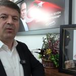 ADIYAMAN (PERRE) - (Berfin GÜRBÜZ) - Abdurrahman Tutdere, makam odasında yer alan ve 6 Şubat depremlerinin ardından enkazdan çıkarılan çeyrek altınlar ile paraların yer aldığı tabloya ilişkin değerlendirmelerde bulundu.