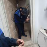 ADIYAMAN (PERRE) - (Murat KAYIŞ) - Adıyaman'da polis ekiplerinin yürüttüğü çalışmalar kapsamında ücret karşılığında fuhuş yapıldığı belirlenen bir ev, alınan komisyon kararı doğrultusunda Adıyaman Belediyesi zabıta ekipl...