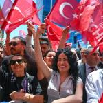 ANKARA (PERRE) - (Berfin GÜRBÜZ) - Cumhuriyet Halk Partisi Genel Başkanı Kemal Kılıçdaroğlu, CHP Genel Merkezi'nde Kurban Bayramının 4'üncü günü düzenlenen Halkla Bayramlaşma programında vatandaşlara hitap etti.