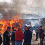 ADIYAMAN (PERRE) - Şeriban ÖZÇAKMAK - Adıyaman'ın Besni ilçesinde tütün üretim ve paketleme tesisinin bahçesinde çıkan yangın, itfaiye ekiplerinin yaklaşık bir saat süren müdahalesiyle kontrol altına alındı.