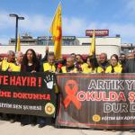 ADIYAMAN (PERRE) - Şeriban ÖZÇAKMAK-Berfin GÜRBÜZ - Eğitim-Sen Adıyaman Şubesi, İstanbul'da bir lisede yaşanan ve bir öğretmenin hayatını kaybettiği bıçaklı saldırıya tepki göstermek amacıyla kent meydanında basın açıkla...