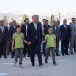 ADIYAMAN (PHA) - Murat KAYIŞ - İlköğretim Haftası törenlerle kutlandı, deprem sonrası yeniden inşa edilen okullarda ilk ders heyecanı yaşandı.