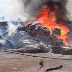 ADIYAMAN (PERRE) - Şeriban ÖZÇAKMAK - Adıyaman'ın Besni ilçesinde tütün üretim ve paketleme tesisinin bahçesinde çıkan yangın, itfaiye ekiplerinin yaklaşık bir saat süren müdahalesiyle kontrol altına alındı.