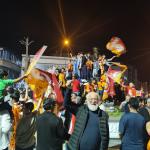 ADIYAMAN (PERRE) - Behçet ATABEK - Galatasaray'ın dün akşam Antalyaspor'u 4-2 mağlup ederek şampiyonluğunu ilan etmesinin ardından Adıyaman'da sarı-kırmızılı taraftarlar sokaklara çıktı.