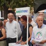 ADIYAMAN (PHA) - DEM Parti Adıyaman İl Eş Başkanları Mehmet Bayır ve Gönül Şahin, DEM Parti Adıyaman İl Örgütü tarafından açılan “Barış istiyoruz” imza kampanyası için kurulan standı ziyaret etti.