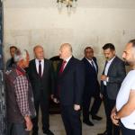 ADIYAMAN (PERRE) - Sibel TURAN- Vali Abdullah Küçük ve beraberindeki heyet Vakıflar Bölge Müdürlüğü tarafından Abuzer El Gaffari ve Mahmut El Ensari Türbesinde yürütülen restorasyon ve çevre düzenleme çalışmalarını yerin...