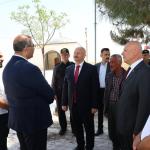 ADIYAMAN (PERRE) - Sibel TURAN- Vali Abdullah Küçük ve beraberindeki heyet Vakıflar Bölge Müdürlüğü tarafından Abuzer El Gaffari ve Mahmut El Ensari Türbesinde yürütülen restorasyon ve çevre düzenleme çalışmalarını yerin...