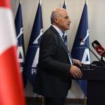 ANKARA (PHA) - Anahtar Parti Sözcüsü Fuat Geçen, tutuklu bulunan Belediye Başkanları ile ilgili yargılama süreci, Cumhurbaşkanı Recep Tayyip Erdoğan’ın ABD Başkanı Trump ile Beyaz Saray’da 25 Eylül’de yapacağı görüşme, E...