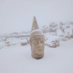 ADIYAMAN (PERRE) - Şeriban ÖZÇAKMAK - Adıyaman'ın Kahta ilçesindeki UNESCO Dünya Mirası Listesi'ndeki Nemrut Dağı, mevsimin ilk karıyla beyaza büründü.