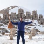 ADIYAMAN (PERRE) - Şeriban ÖZÇAKMAK - Adıyaman'da, 1987 yılında UNESCO tarafından Dünya Mirası listesine alınan Nemrut Dağı'na çıkan, yaptığı şarkılar ve renkli kişiliğiyle tanınan sanatçı Aydın Aydın bu kez yapay zekaya...