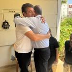 ADIYAMAN (PHA) - Türkiye Belediyeler Birliği (TBB) Başkan Vekili ve Mersin Büyükşehir Belediye Başkanı Vahap Seçer, ev hapsinde tutulan ve görevinden uzaklaştırılan Adıyaman Belediye Başkanı Abdurrahman Tutdere’yi evinde...