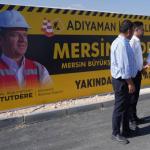 ADIYAMAN (PHA) - Türkiye Belediyeler Birliği (TBB) Başkan Vekili ve Mersin Büyükşehir Belediye Başkanı Vahap Seçer, ev hapsinde tutulan ve görevinden uzaklaştırılan Adıyaman Belediye Başkanı Abdurrahman Tutdere’yi evinde...