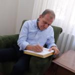ADIYAMAN (PHA) - Türkiye Belediyeler Birliği (TBB) Başkan Vekili ve Mersin Büyükşehir Belediye Başkanı Vahap Seçer, ev hapsinde tutulan ve görevinden uzaklaştırılan Adıyaman Belediye Başkanı Abdurrahman Tutdere’yi evinde...
