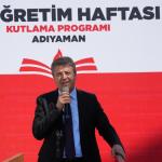 ADIYAMAN (PHA) - Şeriban ÖZÇAKMAK - Adıyaman Belediye Başkanı Abdurrahman Tutdere, 2025-2026 eğitim-öğretim yılının ilk gününde öğrencilerle bir araya gelerek, onların heyecanına ortak oldu.