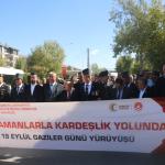 ADIYAMAN (PHA) - Gazi Mustafa Kemal Atatürk’e Gazi unvanı ve Mareşal rütbesi verilmesinin yıl dönümü, Adıyaman’da çelenk sunumu, saygı duruşu ve İstiklal Marşı ile anıldı.