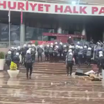 ANKARA (PERRE) - Sibel TURAN- CHP Genel Merkezi'ne gerçekleştirilen polis müdahalesinin ardından CHP Şanlıurfa Milletvekili Mahmut Tanal gözyaşlarını tutamadı.