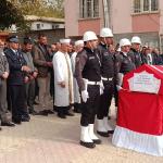 ADIYAMAN (PERRE) - Şeriban ÖZÇAKMAK - Adıyaman'ın Besni ilçesinde görev yapan polis memuru Talip Mermer (36), geçirdiği rahatsızlık sonucu tedavi gördüğü hastanede yaşamını yitirdi.