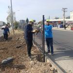 ADIYAMAN (PERRE) - Şeriban ÖZÇAKMAK - Adıyaman Belediyesi Park ve Bahçeler Müdürlüğü, kent genelinde yürüttüğü bakım ve düzenleme çalışmaları kapsamında refüj ve kavşaklardaki ağaçlarda kış budaması, şekil düzenleme ve y...